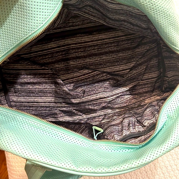 Lululemon Retro Groove bag - Picture 4 of 11